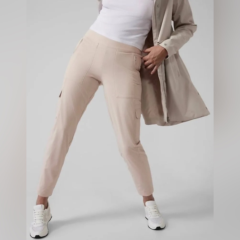 Athleta Chelsea Cargo Lined Pants in Abalone Sz 6T